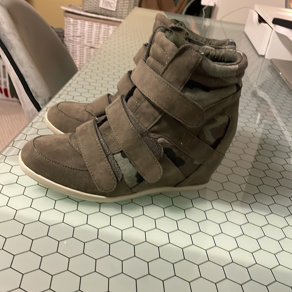 Call it Spring Camo High Heels - Picture 2 of 3